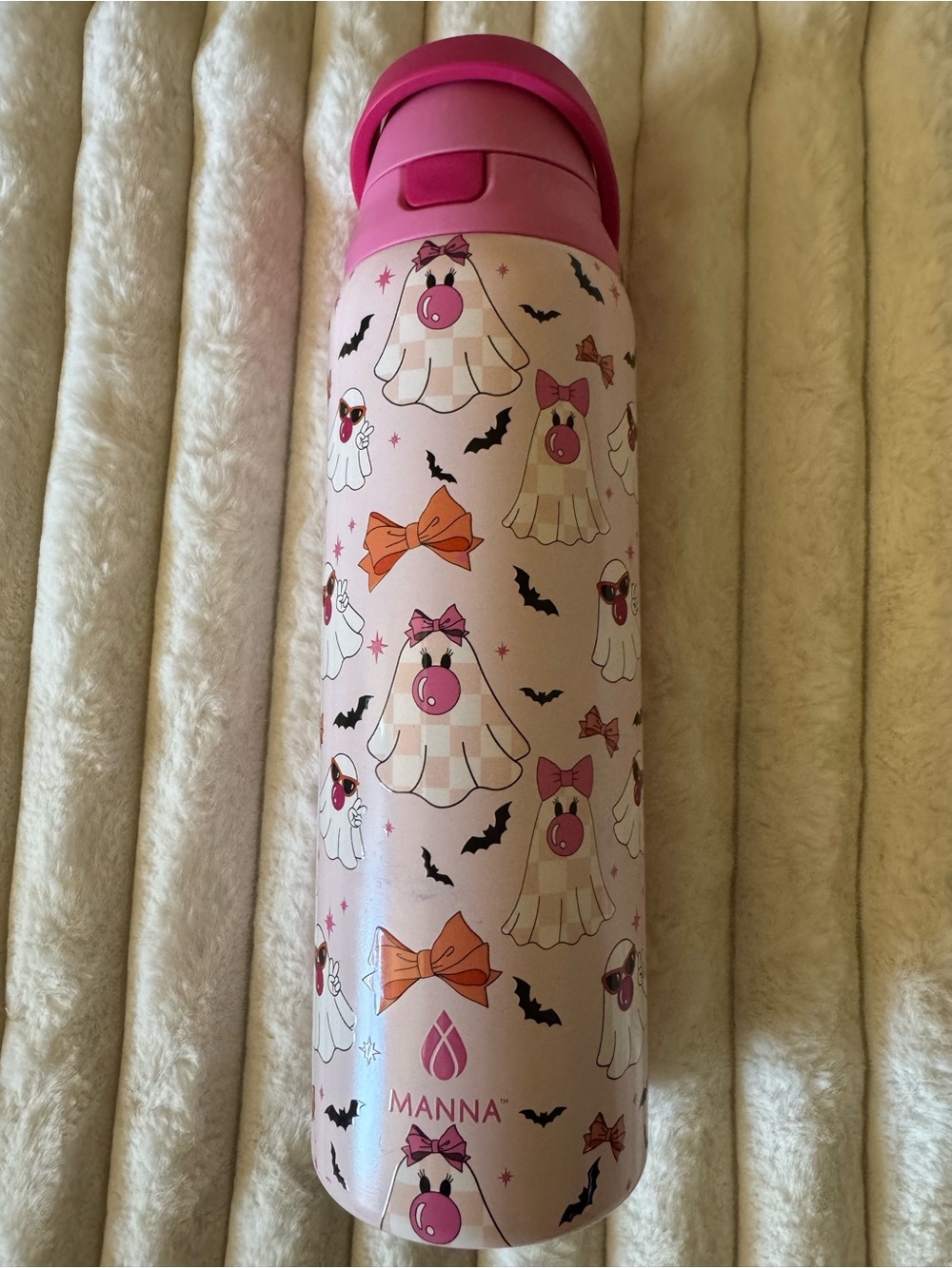 Manna Halloween ghosts blowing bubblegum pattern water tumbler bottle Euc 24oz